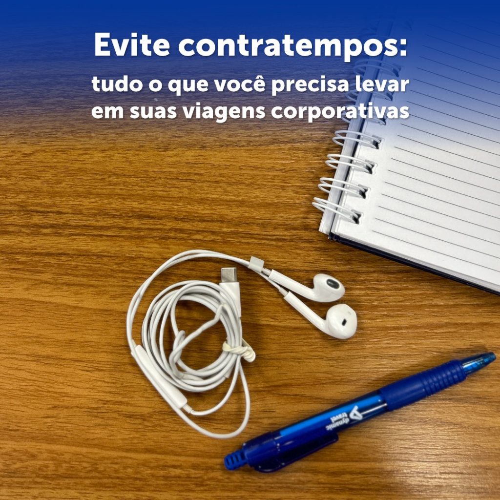 Imagem com caderno aberto, fone de ouvido e caneta.