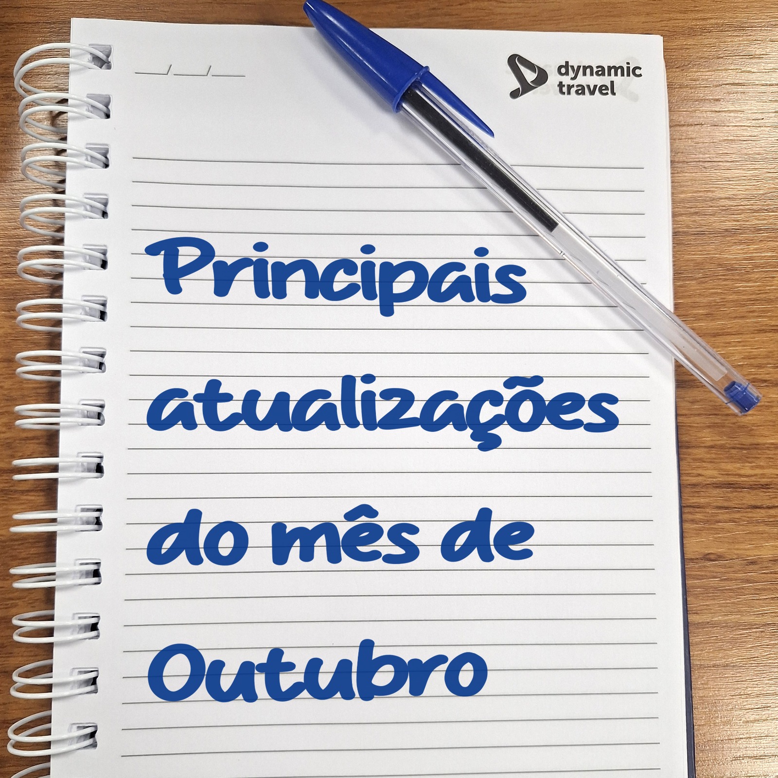 Caderno e uma caneta em cima de uma mesa, escrito principais atualizações do mês de Outubro