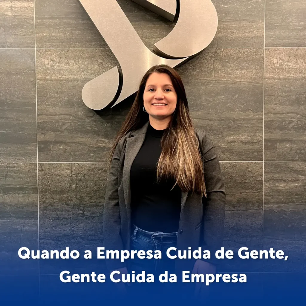 Cleusimar e no fundo o logo da Dynamic Travel.