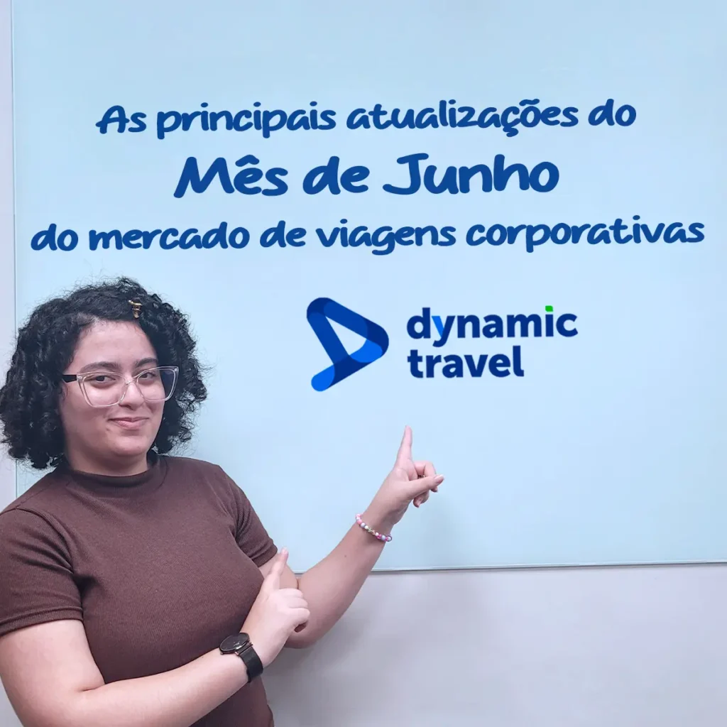 Moça apontando para um quadro branco escrito: as principais atualizações do mês de junho do mercado de viagens corporativas.