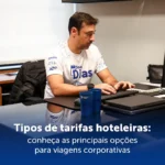 Luiz, Diretor da Dynamic Travel, pesquisando em um computador sobre Tarifas hoteleiras.