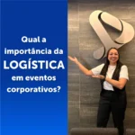 mulher corporativa apontando para o título do conteúdo