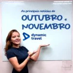 mulher apontando para quadro com título da publicação.