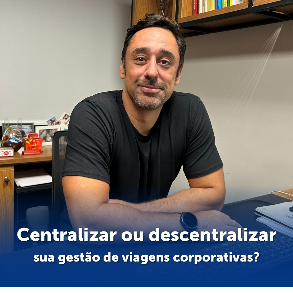 diretor em sala de reunião